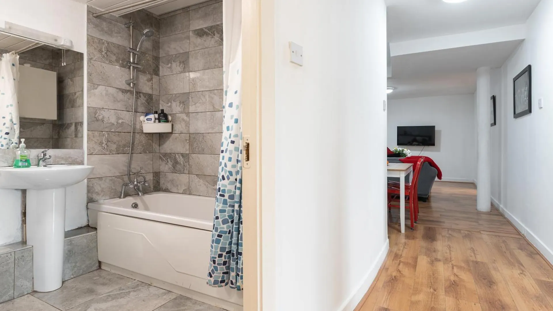 Spacious 3-Bed Apt In Dublin Center شقة